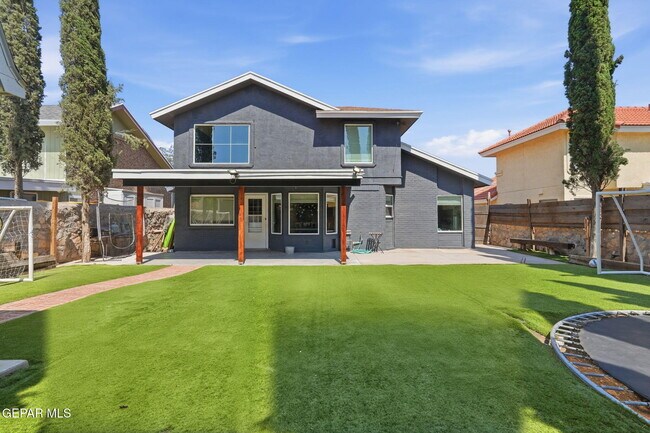 Building Photo - 2437 Fletcher Pl