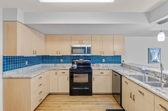 Building Photo - Flatiron View Retreat with Vaulted Ceilings & Private Balcony