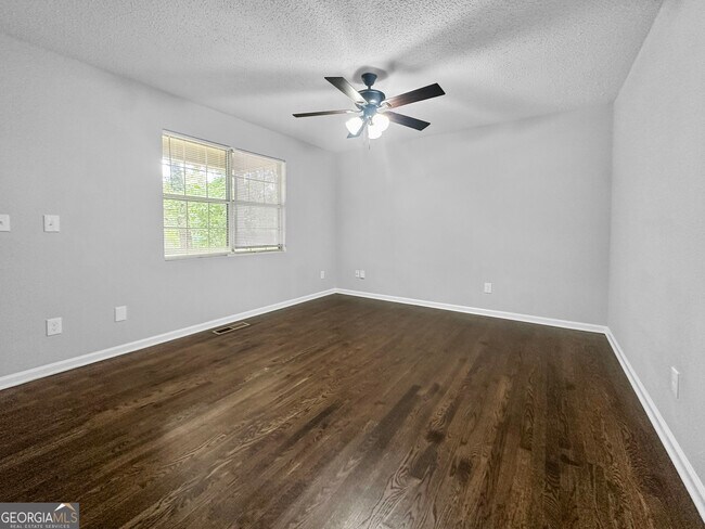 Building Photo - 555 Browning Cir