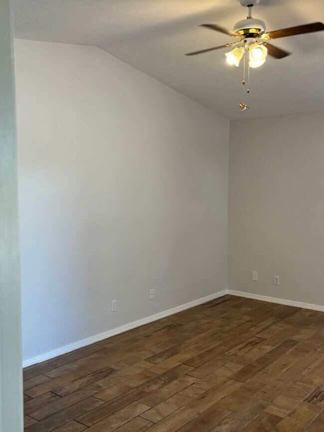 Building Photo - Charming 2 Bed, 2 Bath Home in Rio Rancho