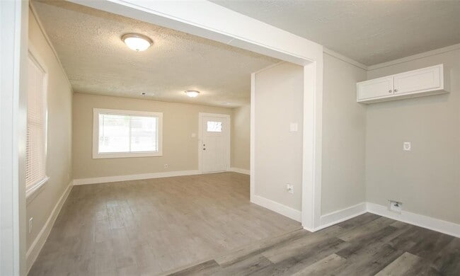 Building Photo - 4826 Larkspur St