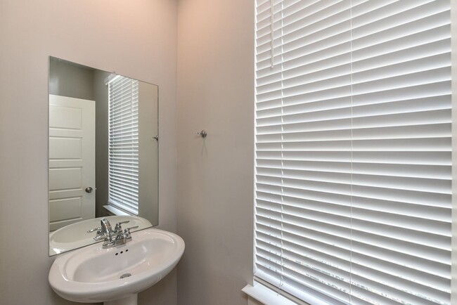 Building Photo - **2022-BUILT TOWNHOME WITH FABULOUS COMMUN...