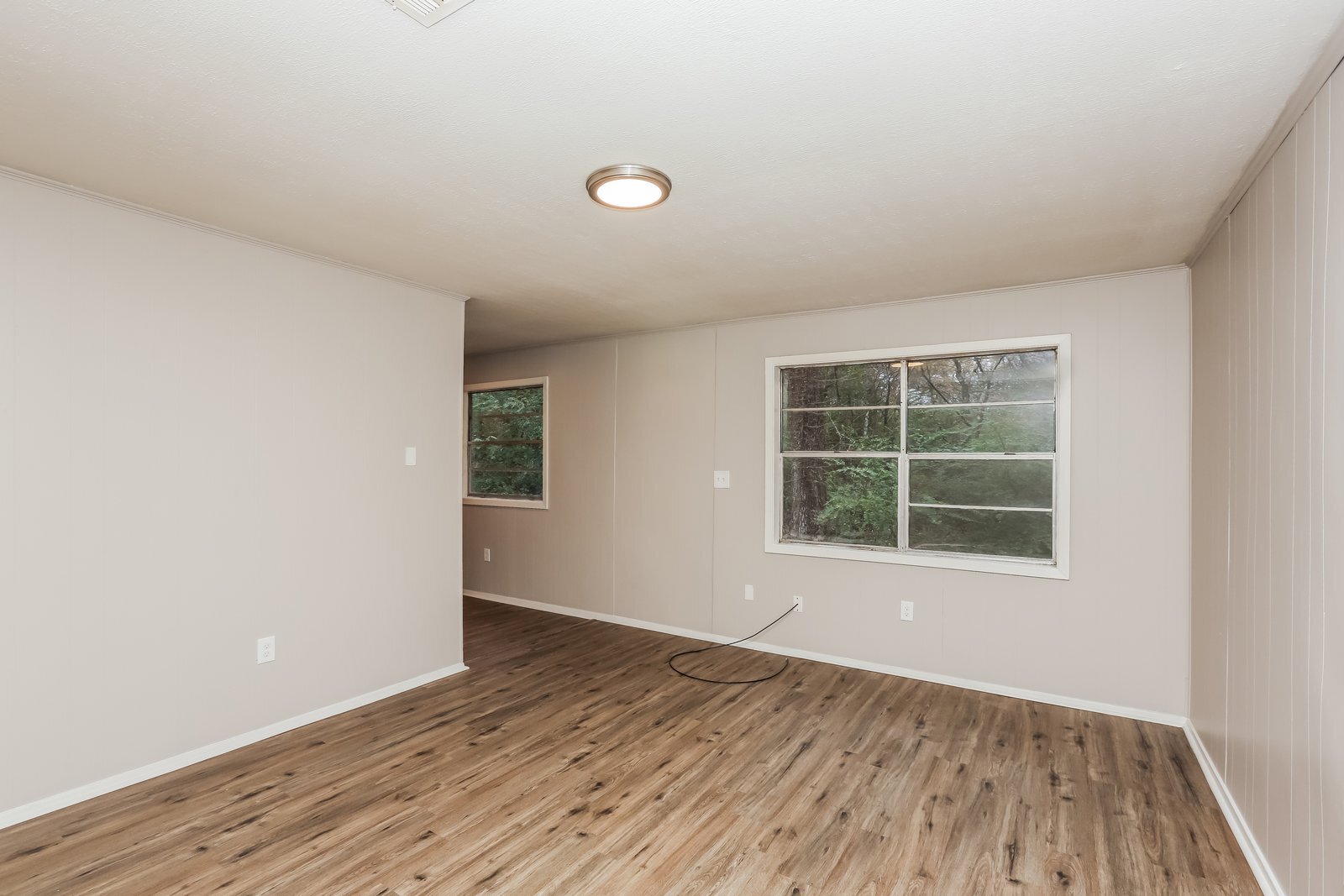 Building Photo - 187 E Woodcrest Dr