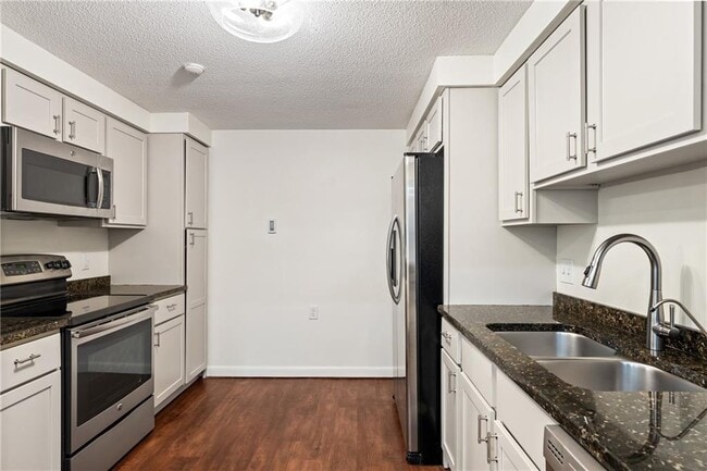 Building Photo - 30 Argyle Ave