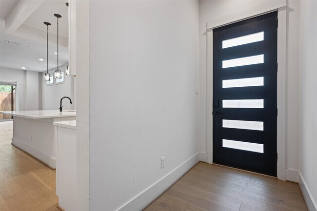 Building Photo - 1136 Adele St