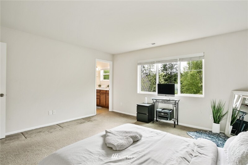 Building Photo - 4703 Strathmore Cir SW