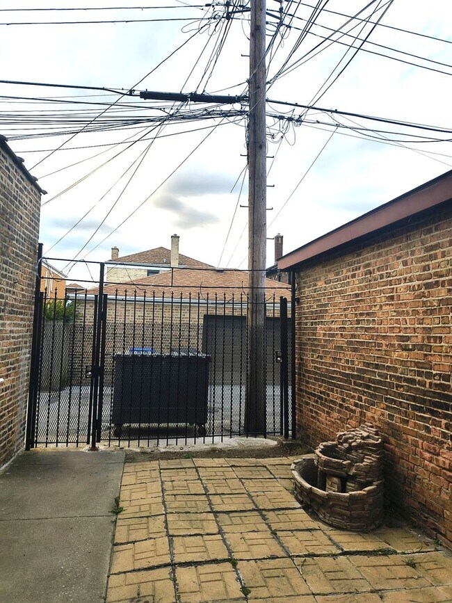 Building Photo - 7746 S Jeffery Blvd