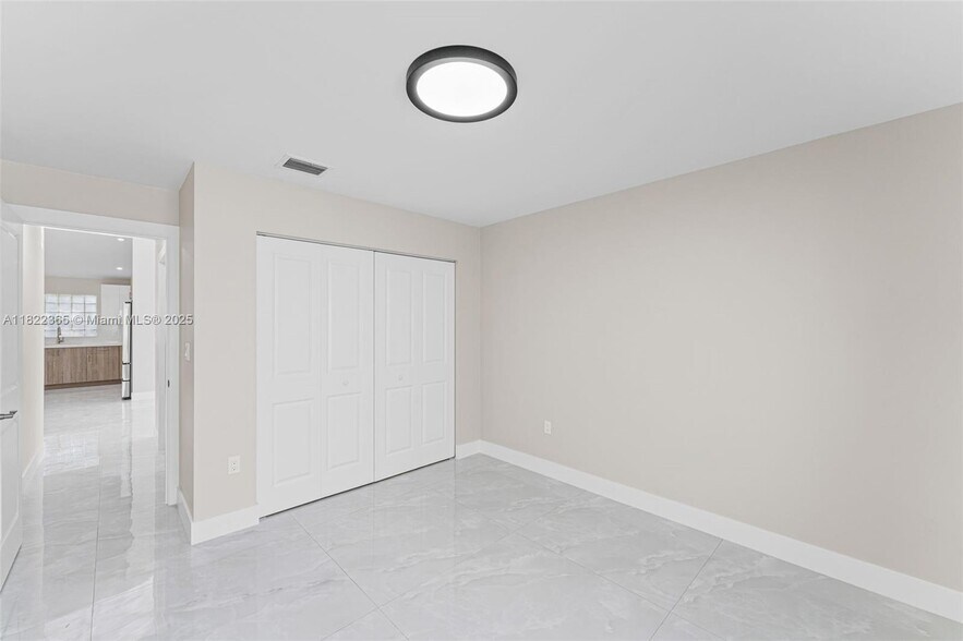 Building Photo - 9940 SW 155th Ave