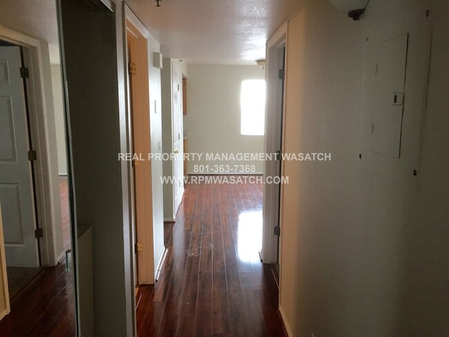 Building Photo - JANUARY RENT FREE!! Spacious 2-bedroom 2-B...