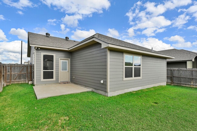 Building Photo - 2133 Dumfries Dr