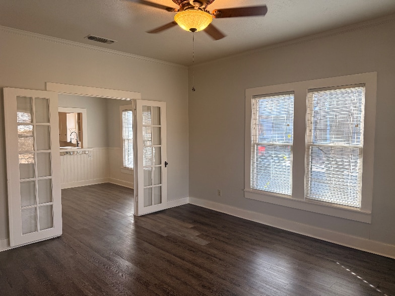 Building Photo - 306 W Wallace St