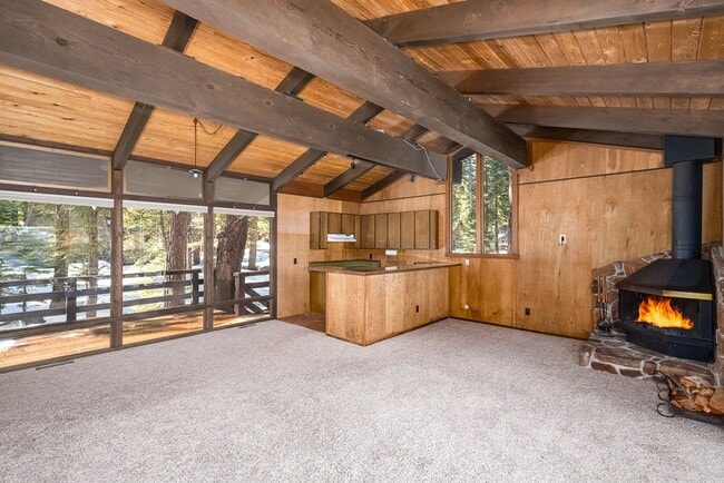 Building Photo - Vintage Vibe, Lake View, Corner Lot 3x2 with New Appliances
