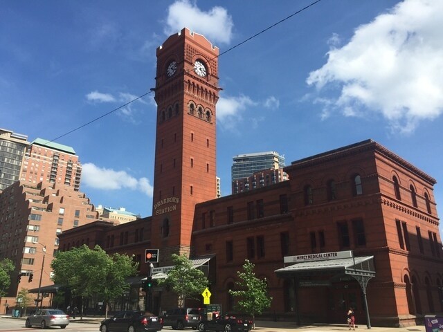 Building Photo - 600 S Dearborn St