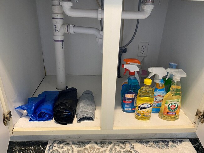 Building Photo - 988 Nela View Rd