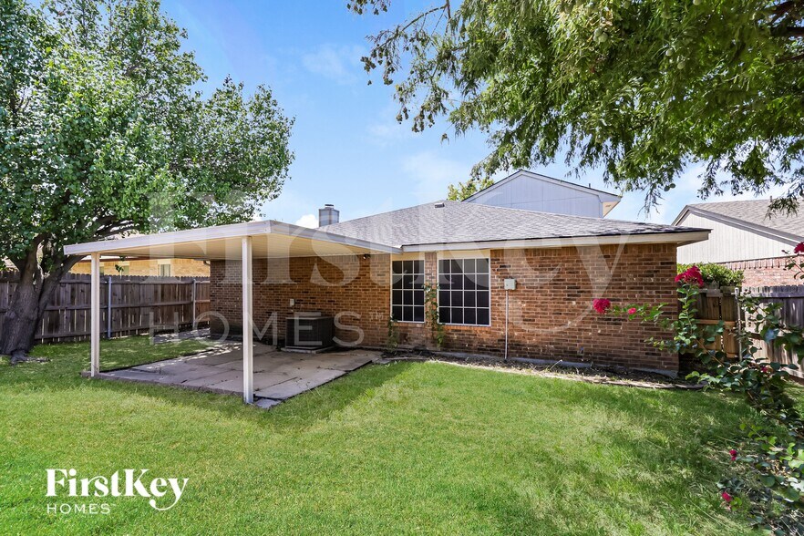 Building Photo - 609 Hollyberry Dr