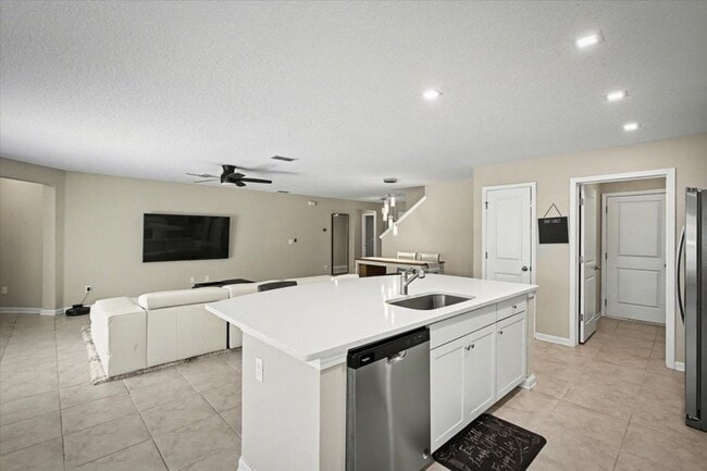 Building Photo - Beautiful Open Layout 4 Bed, 3 Full Bath | A True Masterpiece Backing to a Peaceful Pond with Mod...