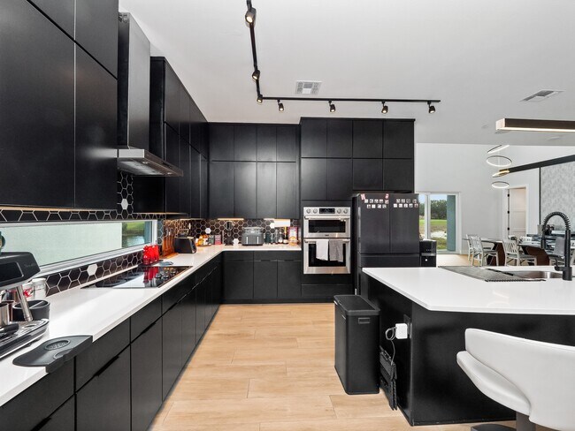 Building Photo - 239 Hampton Loop