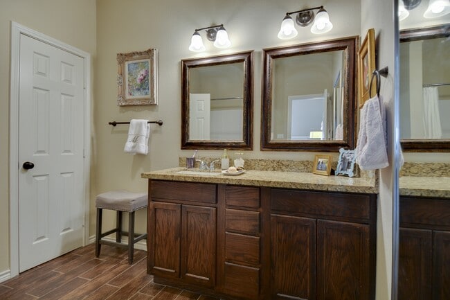 Building Photo - 601 Highlands St