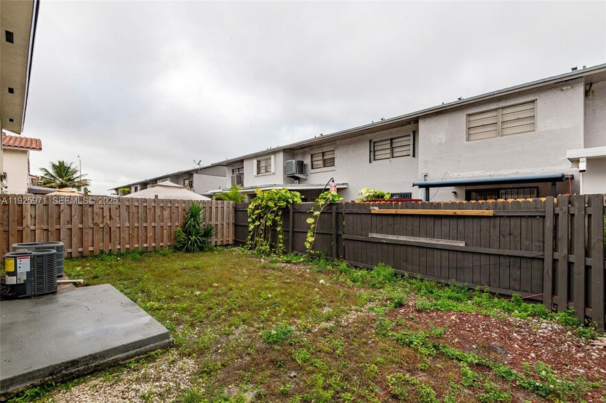 Building Photo - 1771 W 58th St