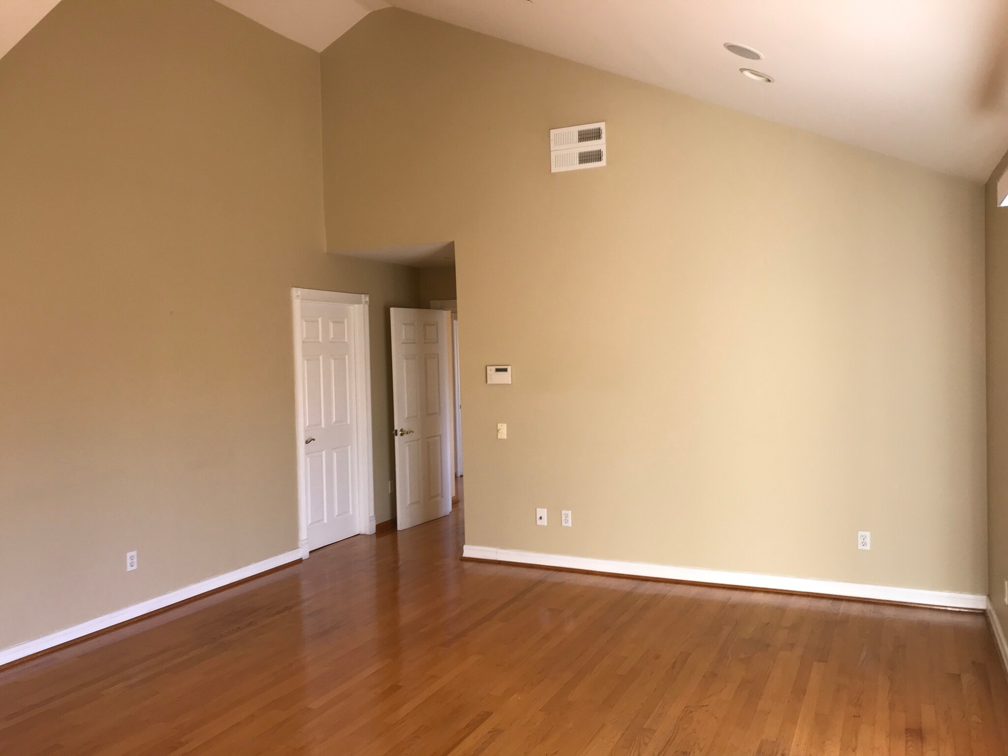 master bedroom - 1304 Mackay Ln