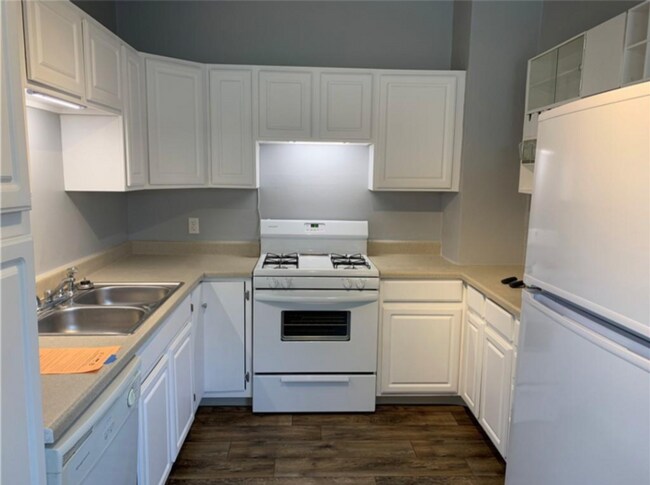 Building Photo - Cozy & Spacious Beech Grove Home Close to Everything