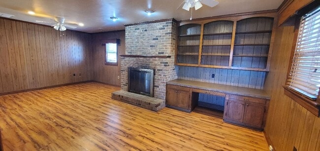 Building Photo - So Much Space