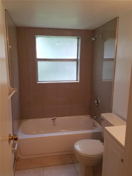 Building Photo - 10198 Twin Lakes Dr