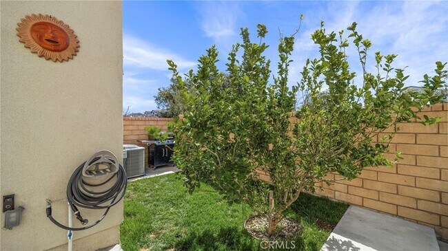 Building Photo - 16282 Meadowhouse Ave