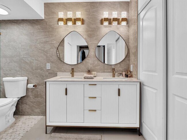 Building Photo - 20515 E Country Club Dr