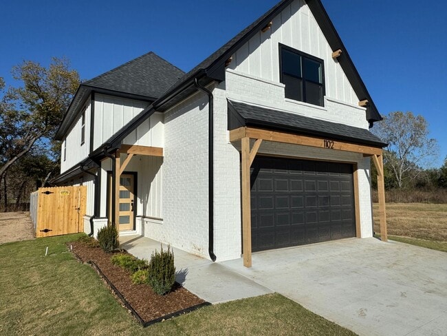 Building Photo - 1st MONTHS RENT FREE - 4 bed, 3 bath, 2 car New Construction!