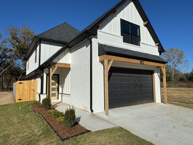 Building Photo - NEW CONSTRUCTION- Never been lived in - 4 bed, 3 bath, 2 car garage!