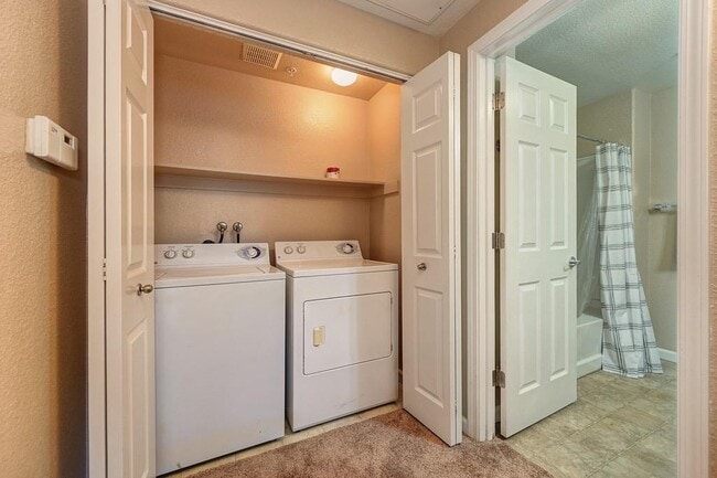 Building Photo - 10001 Woodcreek Oaks Blvd