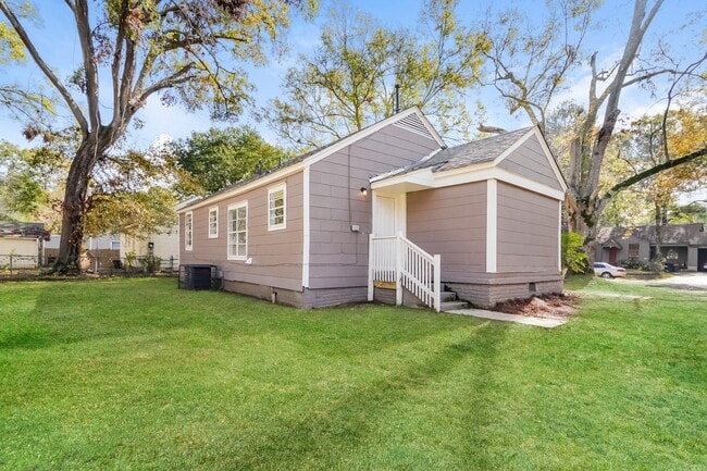 Building Photo - 522 Woodbury Rd