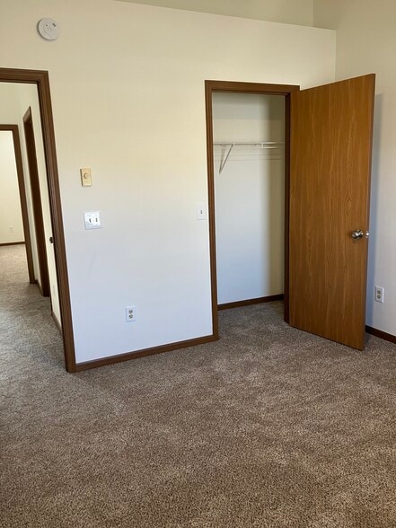 Building Photo - 665 Mumford Dr