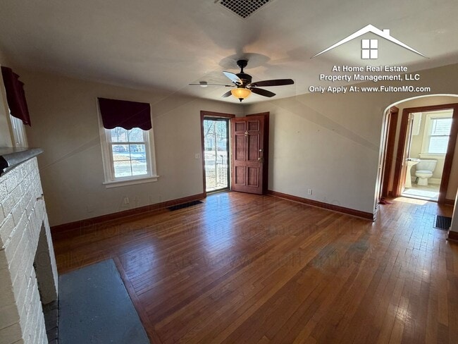 Building Photo - 707 Hollyhock Dr