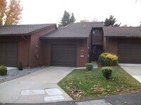 Building Photo - Beautiful 2 bdrm, 2-1/2 bath Condo at the ...