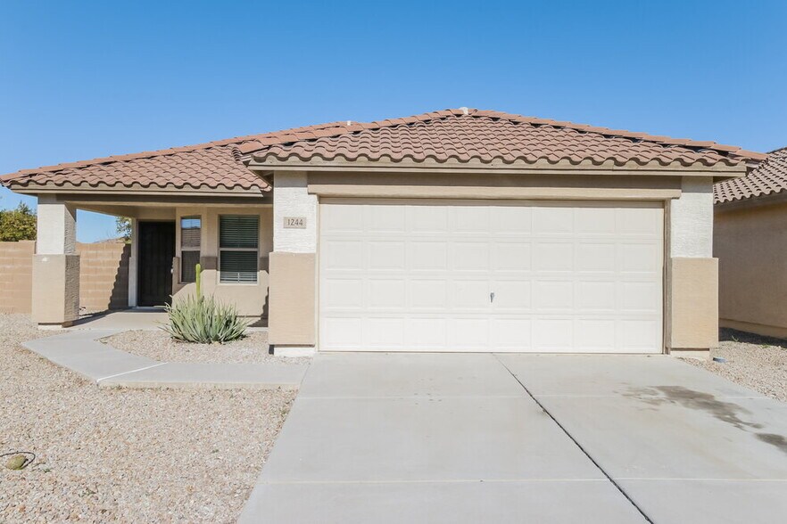 Primary Photo - 1244 W Mesquite Tree Ln
