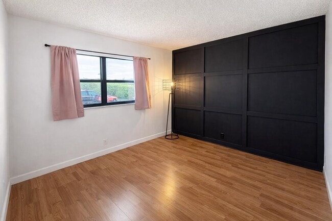 Building Photo - 2001 Woolbright Rd