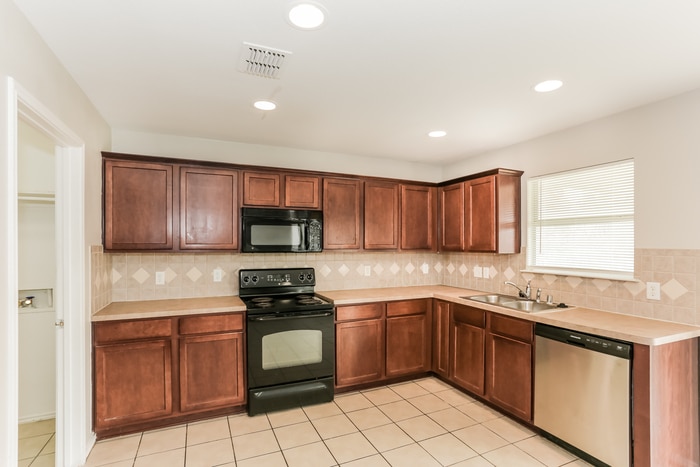 Building Photo - 6614 Jadaglen Dr