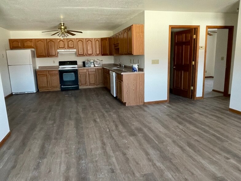 Kitchen - 3015 Harmony Ln