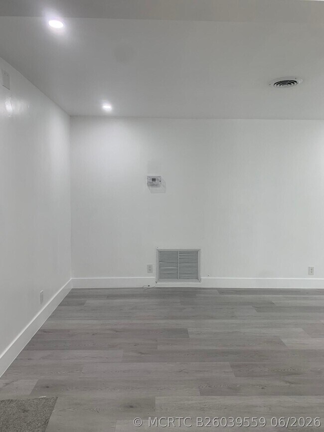 Building Photo - 4005 NW 76th Ave
