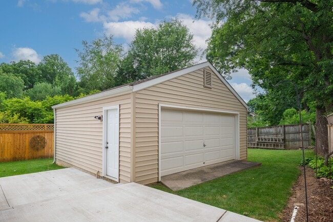 Building Photo - Totally update and impeccably maintained 4...