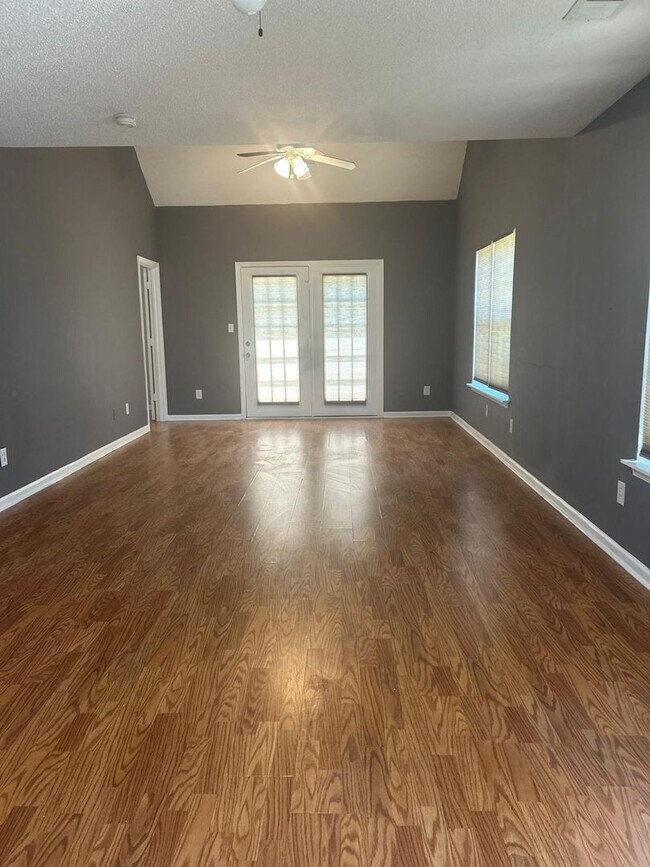 Building Photo - Desired Location for this 3 bedroom 2 bath...