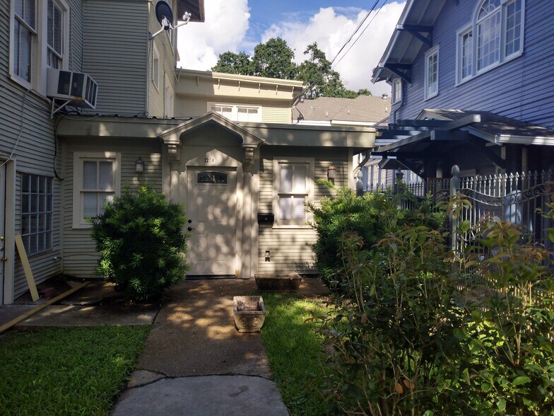 Building Photo - 2217 Napoleon Ave