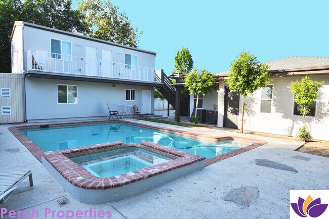 Building Photo - 5955 Hillview Park Ave