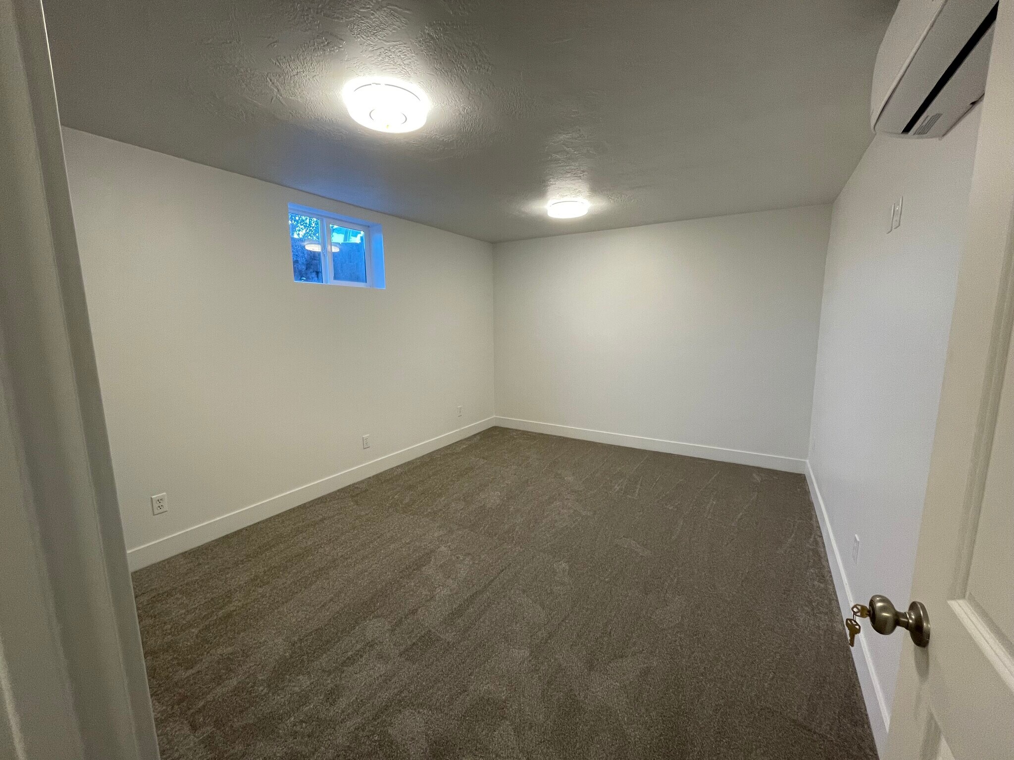 Building Photo - 175 S 400 E
