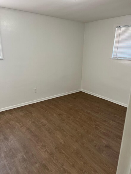 Building Photo - 50 W Broad St