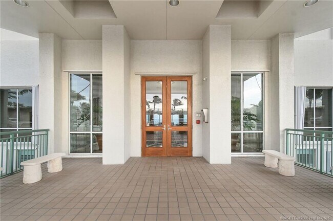 Building Photo - 8600 S Ocean Dr