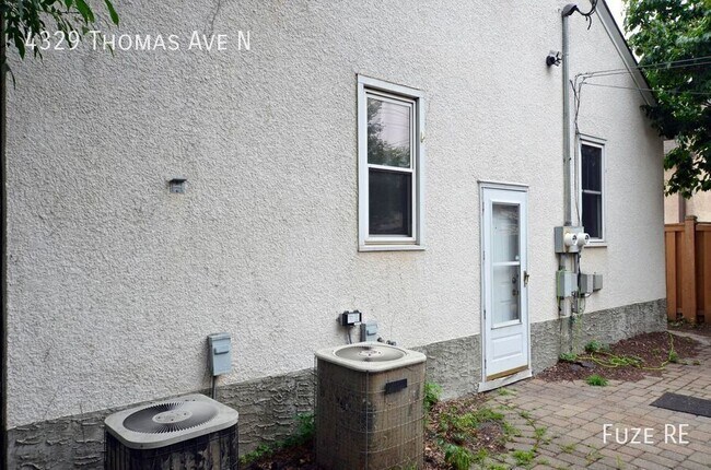 Building Photo - 4329 N Thomas Ave