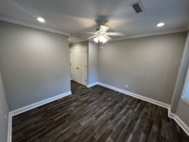 Building Photo - 1343 Hermitage Ave